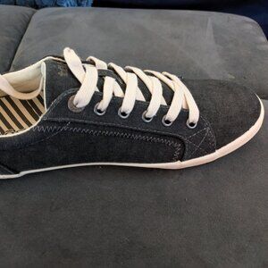 Taos Footwear Star Sneakers, Charcoal Wash Canvas